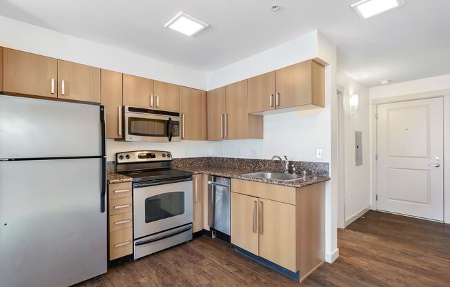 Studio, 1 bath, 453 sqft, $1,495, Unit 304