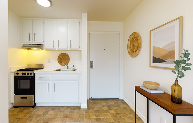 Studio, 1 bath, 410 sqft, $1,595, Unit 233D