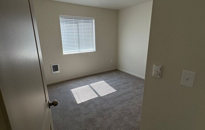 3 beds, 2 baths, 1,125 sqft, $1,695, Unit Unit # 11