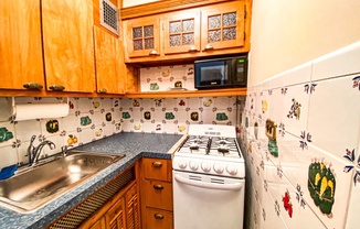 335 E 51 ST