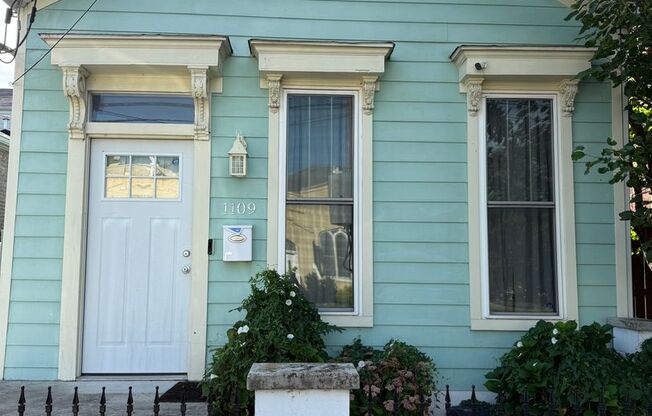 3-BED 2-BATH IN SHELBY PARK W/ 3-CAR GARAGE