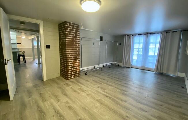 1 bed, 1 bath, 1,000 sqft, $1,799, Unit B