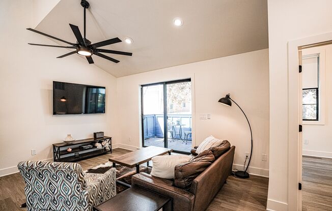 Modern Elegance w/ Garage Parking in German Village nieghborhood