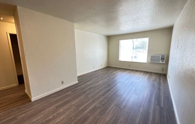 2 beds, 1 bath, $1,300, Unit Apt 16