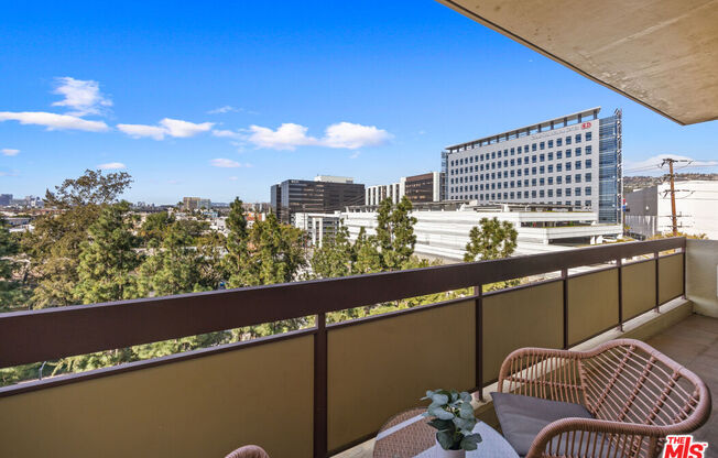 321 S San Vicente Blvd