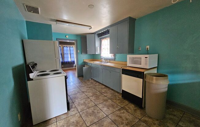 3 beds, 1 bath, $1,195