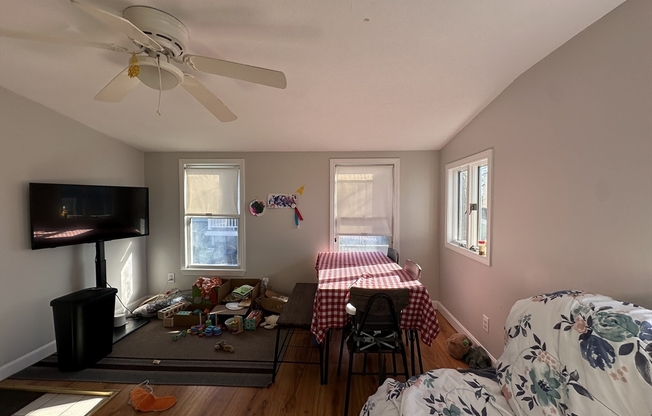 1 bed, 1 bath, 934 sqft, $2,500