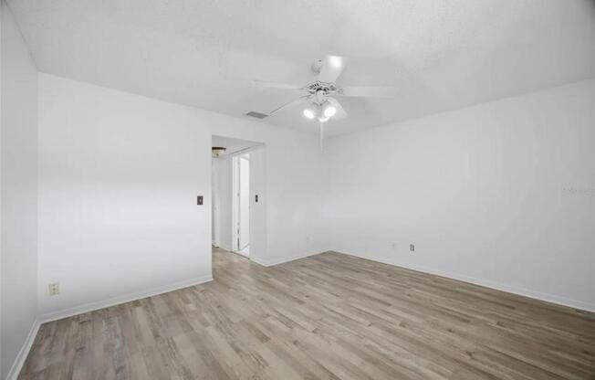 6336 NEWTOWN CIR