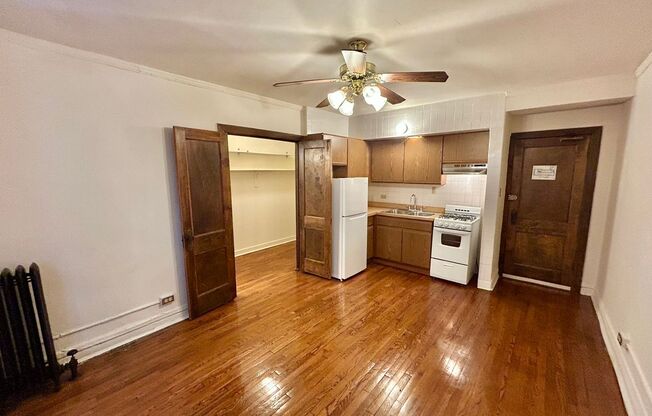 Studio, 1 bath, 320 sqft, $1,395, Unit 225-106
