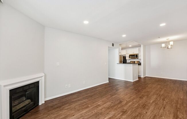 2 beds, 2 baths, 850 sqft, $2,798, Unit 415