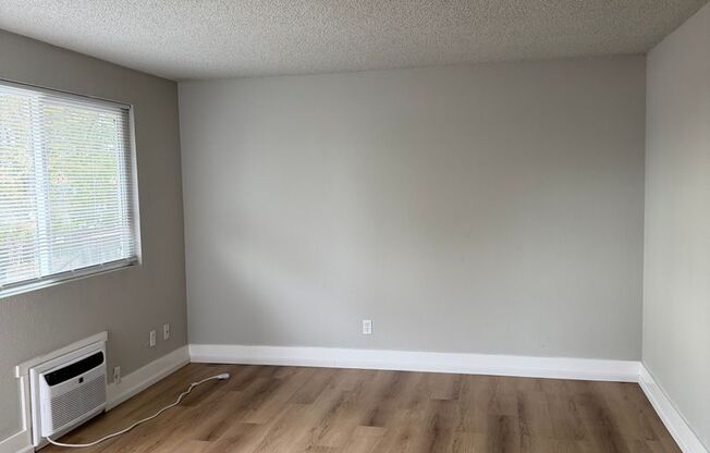 Studio, 1 bath, 650 sqft, $995, Unit 23