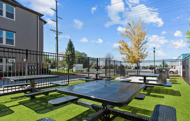 the reserve at bucklin hill patio with picnic tables and chairs