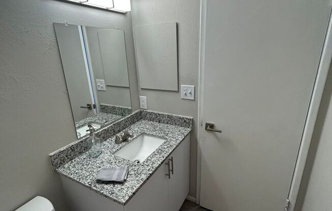 2 beds, 1 bath, 930 sqft, $1,149, Unit 015