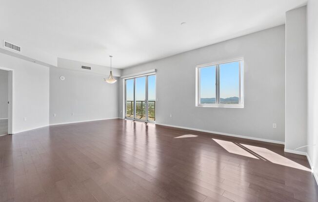 3 beds, 3.5 baths, $3,200, Unit UNIT 1819