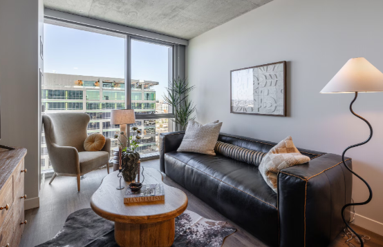 1111 W CAROLL