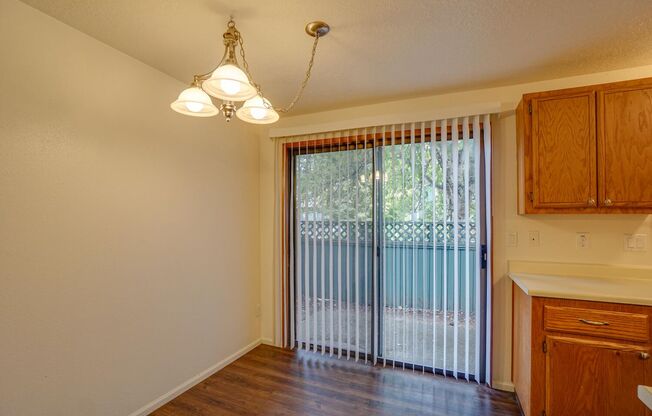 2 beds, 1.5 baths, $1,900, Unit #01