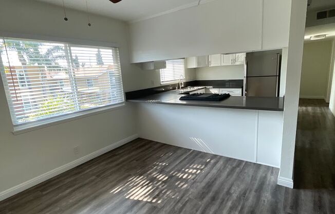 6330 Newlin