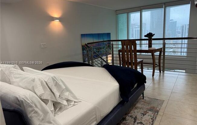 1 bed, 1 bath, 981 sqft, $3,350, Unit 41 SE 5th St # 2305