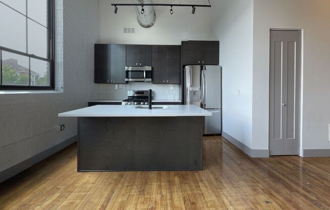 2 beds, 1 bath, 955 sqft, $1,975, Unit 242