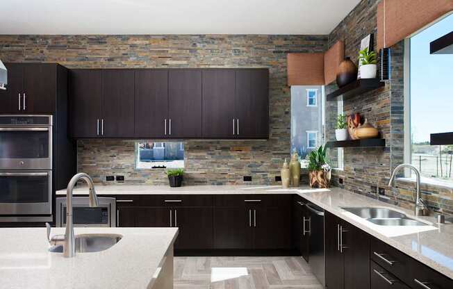 CONTEMPORARY
COMFORTABLE
CONVENIENT