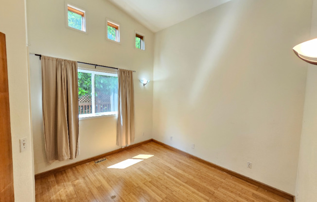 901 24 AVE S