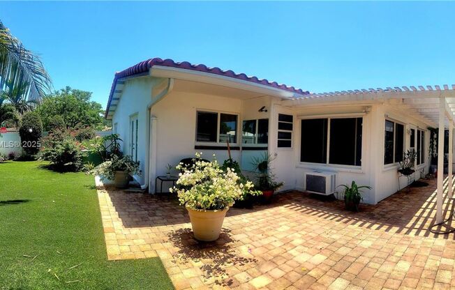 2241 NE 38TH ST LIGHTHOUSE POINT, FL 33064