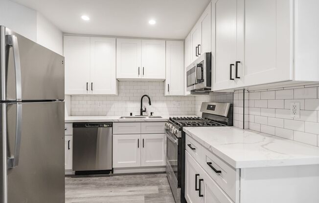 Studio, 1 bath, 575 sqft, $1,948, Unit 117