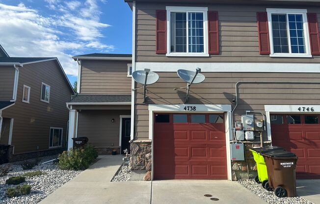 3 Bed 3 Bath Townhouse with a 1 Car Attached Garage!!