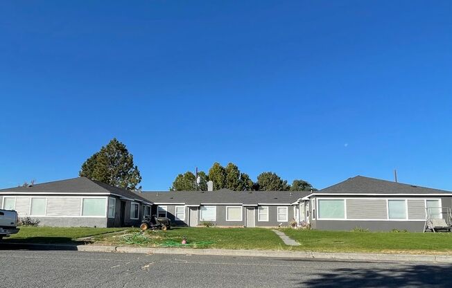 207 &amp; 223 N Hemlock St