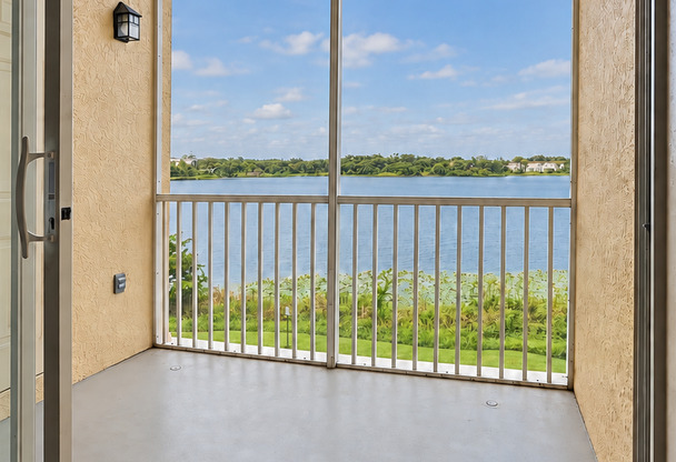 Gated Maitland community 2 bed 2 bath condo in Visconti West Condominium