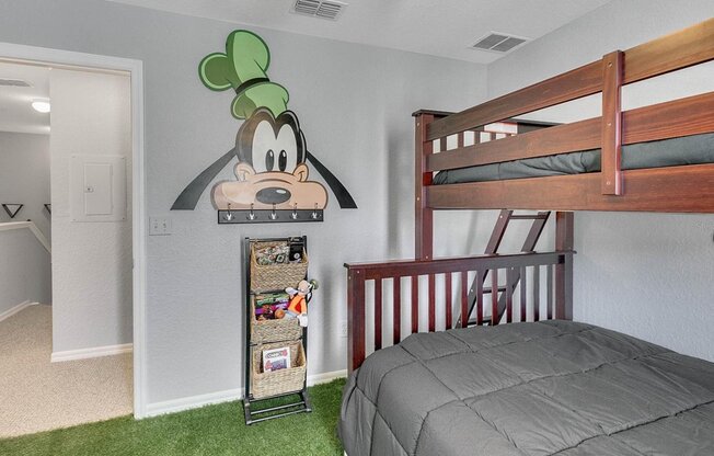 4561 YELLOWGOLD RD E