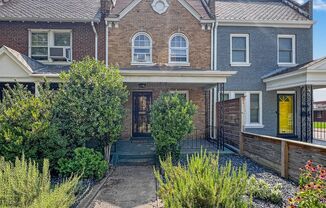 Classic Richmond Row House Steps from Byrd Park!