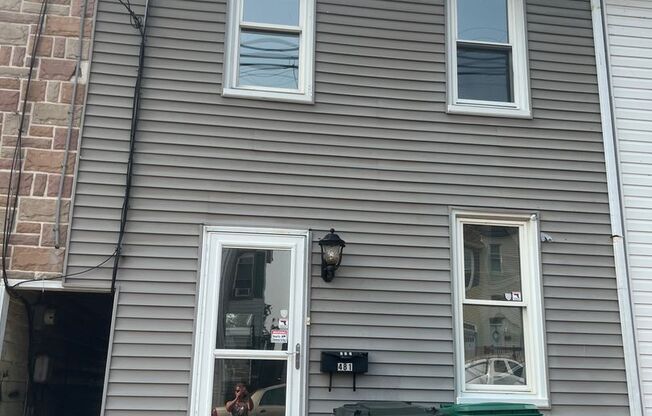 Beautiful Columbia 2 BR for Immediate Move in