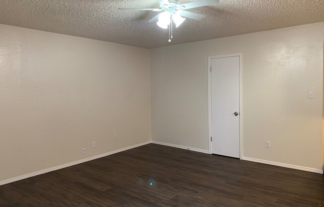 2 beds, 1 bath, 975 sqft, $895, Unit 999