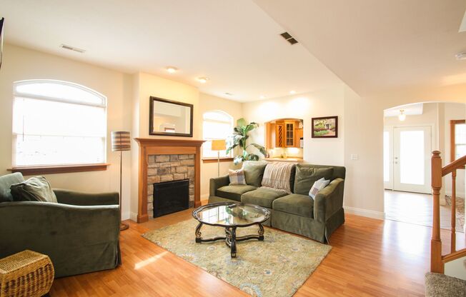 3 beds, 3 baths, 2,000 sqft, $2,850