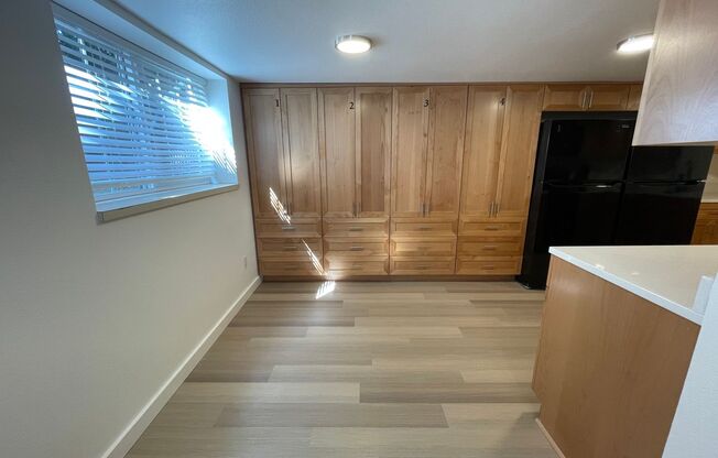 Large Private Bedroom / Furnished! Beautifully Renovated Shared Irvington Apartment Home!