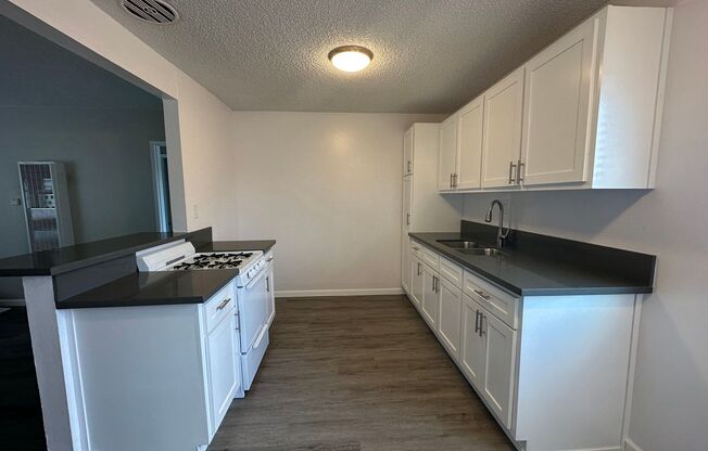 2 beds, 1.5 baths, 900 sqft, $2,150, Unit 11