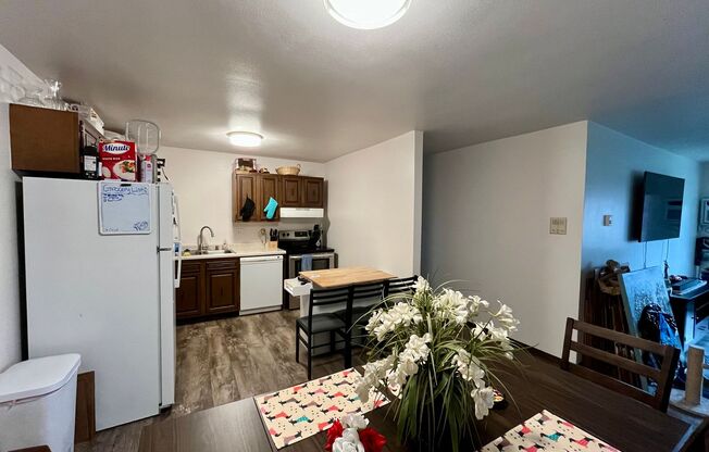 2 beds, 1.5 baths, $1,350, Unit 218