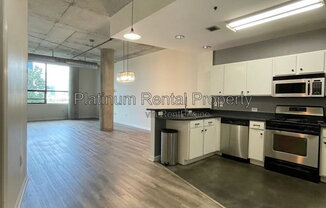 115 W PEACHTREE PL