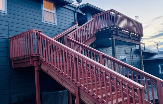 Large renovated 2 bedroom apartment in the heart of Stayton.  Don't miss this opportunity!