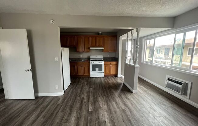 1 bed, 1 bath, $2,400, Unit 8