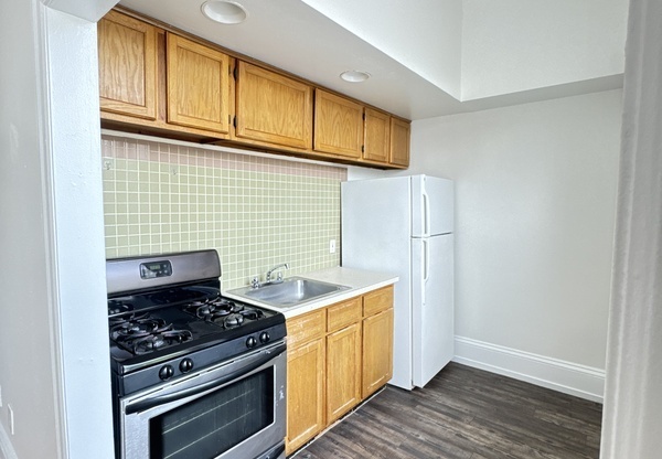 408 W CHELTEN AVE