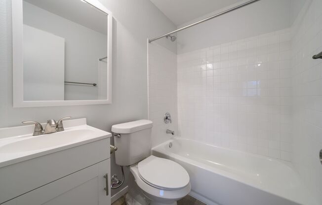 2 beds, 2 baths, 1,000 sqft, $799, Unit 200-B