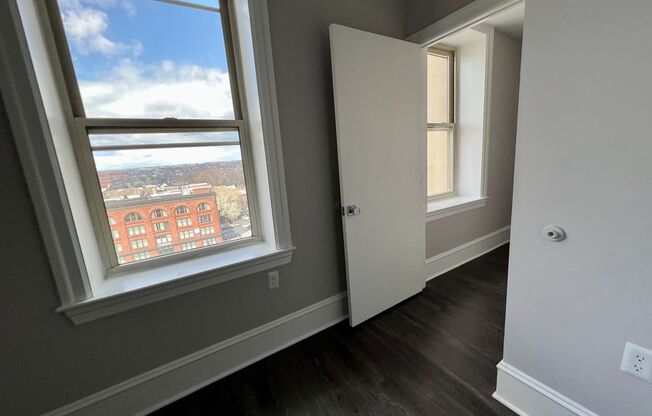 1 bed, 1 bath, 555 sqft, $1,500, Unit 305