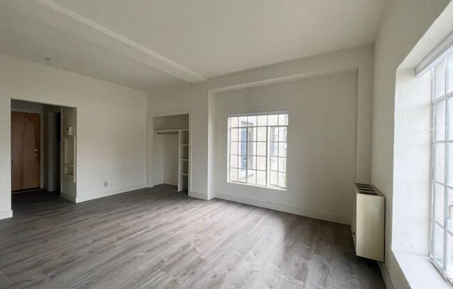 Lantz Building 02 - 2501 Ivy Dr