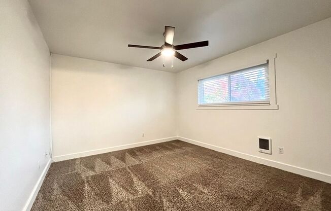 1 bed, 1 bath, 555 sqft, $1,295, Unit 9