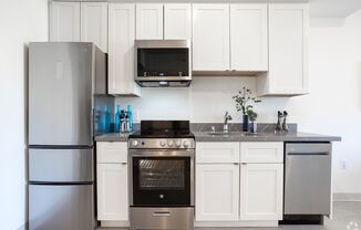 Studio, 1 bath, 430 sqft, $2,760, Unit 345 6th St, Unit 301