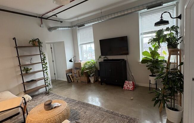 923 S East Ave