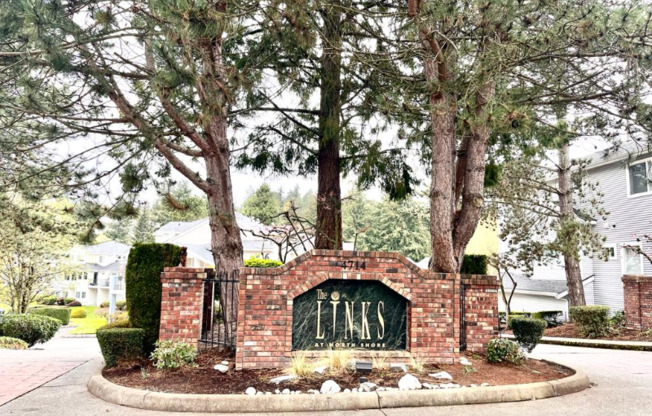 4714 FAIRWOOD BLVD NE