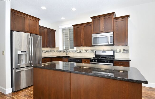 3 beds, 2.5 baths, $2,595